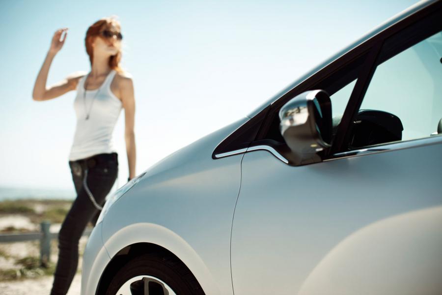  Peugeot 208 Ice Velvet 2012 года  (фото 18 из 33)